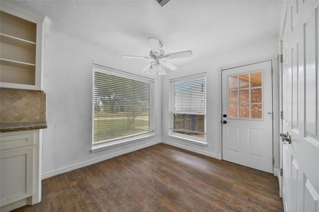 501 Desert Aire Drive, Friendswood, TX 77546