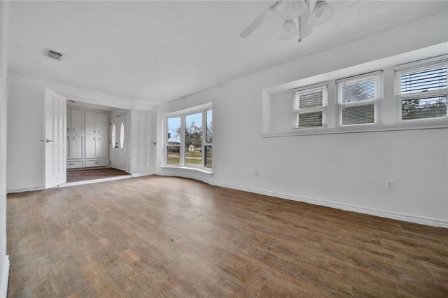 501 Desert Aire Drive, Friendswood, TX 77546