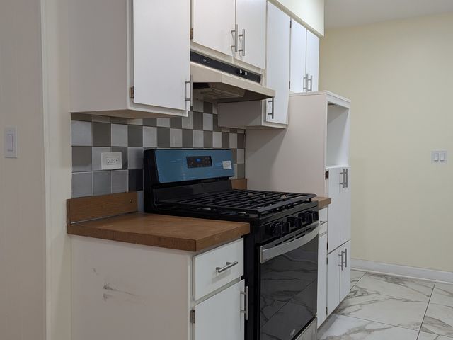 94 JF Kennedy Boulevard, Elk Grove Village, IL 60007