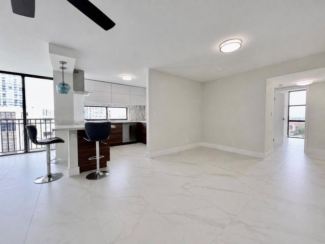 16919 N Bay Road 911, Sunny Isles Beach, FL 33160