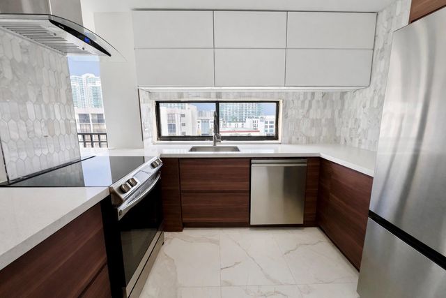16919 N Bay Road 911, Sunny Isles Beach, FL 33160