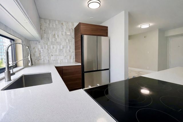 16919 N Bay Road 911, Sunny Isles Beach, FL 33160