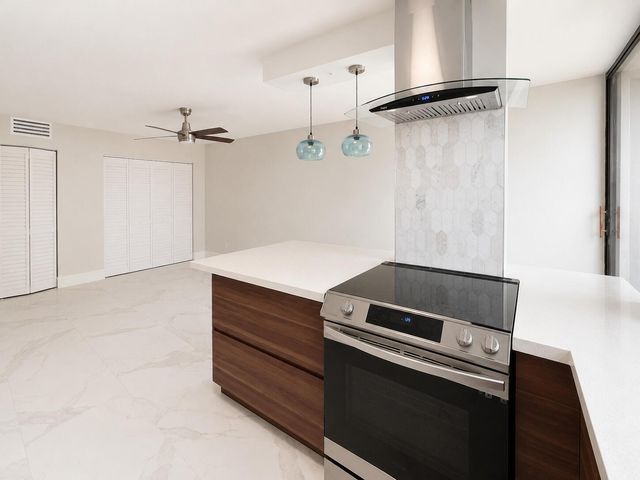 16919 N Bay Road 911, Sunny Isles Beach, FL 33160