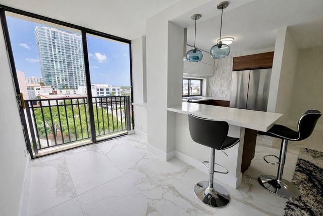 16919 N Bay Road 911, Sunny Isles Beach, FL 33160