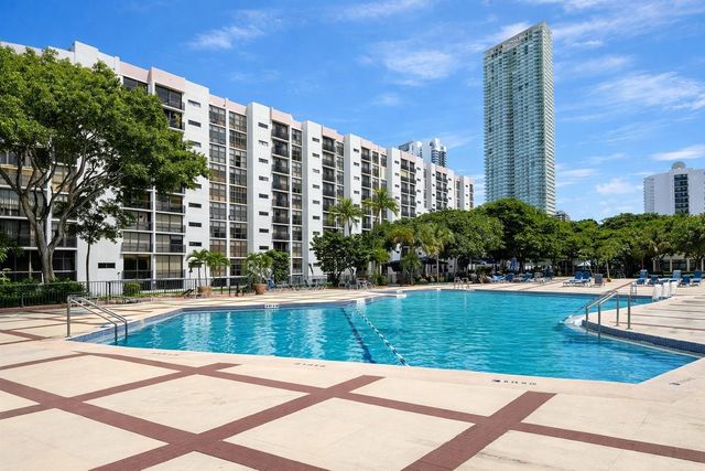 16919 N Bay Road 911, Sunny Isles Beach, FL 33160