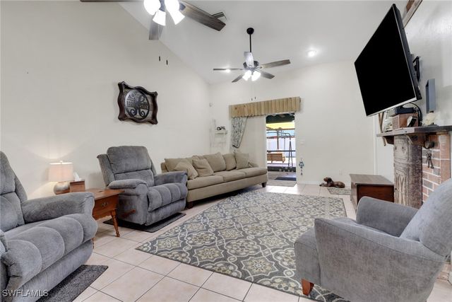 2902/2904 SE Santa Barbara PL, Cape Coral, FL 33904