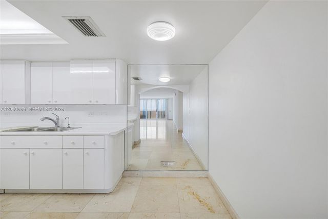 6039 Collins Avenue 517, Miami Beach, FL 33140