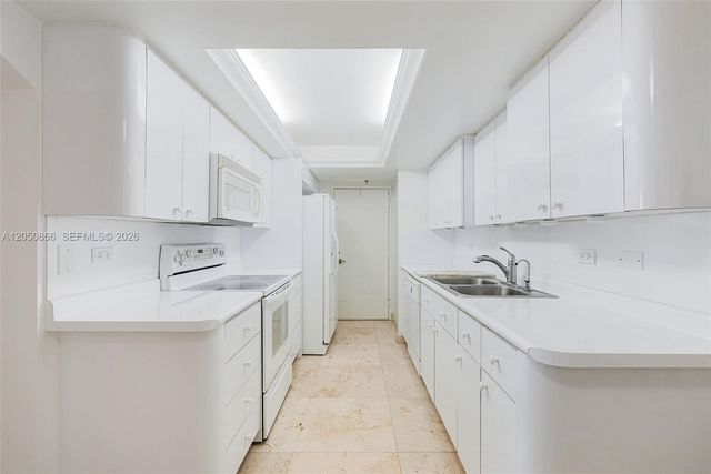 6039 Collins Avenue 517, Miami Beach, FL 33140