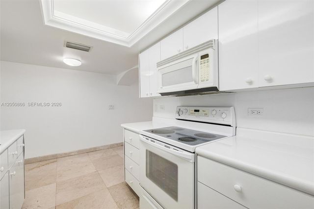 6039 Collins Avenue 517, Miami Beach, FL 33140