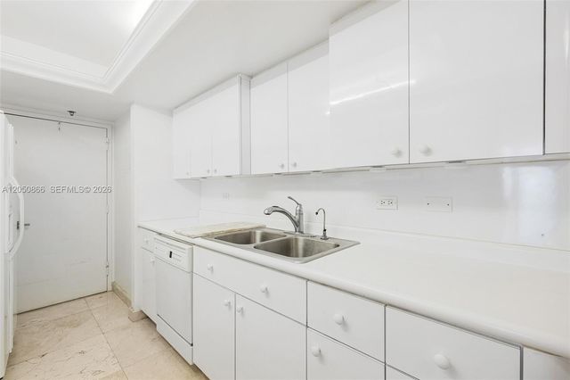 6039 Collins Avenue 517, Miami Beach, FL 33140