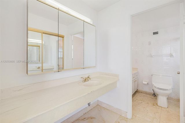 6039 Collins Avenue 517, Miami Beach, FL 33140