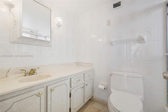 6039 Collins Avenue 517, Miami Beach, FL 33140