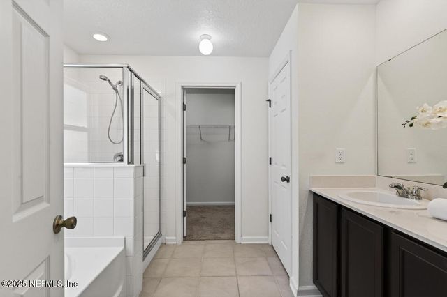 12900 LOGANS WALK Lane, Jacksonville, FL 32218