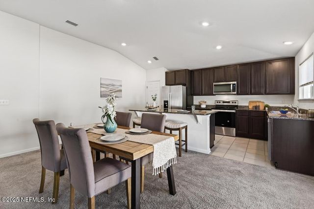 12900 LOGANS WALK Lane, Jacksonville, FL 32218