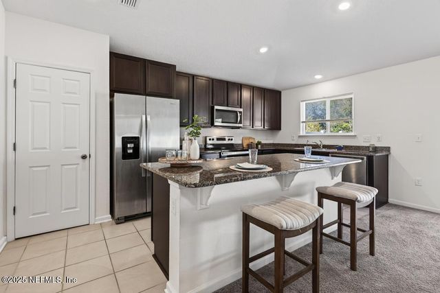 12900 LOGANS WALK Lane, Jacksonville, FL 32218