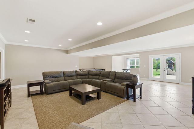 112 Little Paige Drive, Frankfort, KY 40601