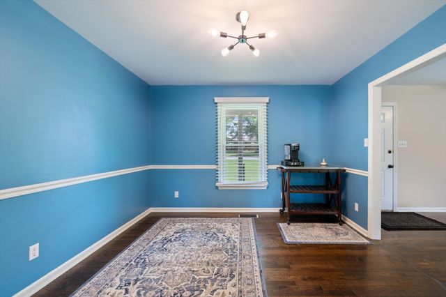 704 Redwood Cir, Columbia, TN 38401