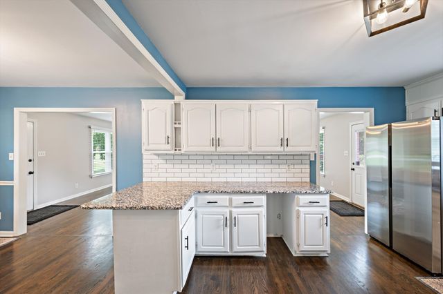 704 Redwood Cir, Columbia, TN 38401