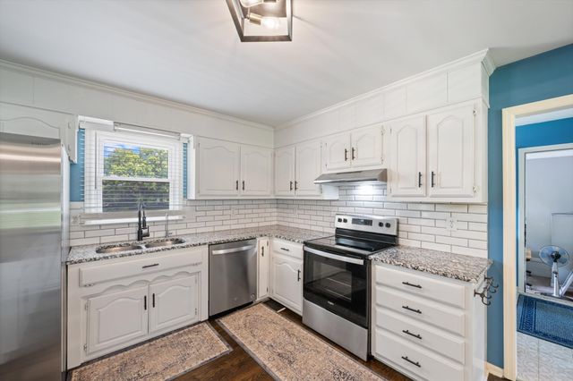 704 Redwood Cir, Columbia, TN 38401