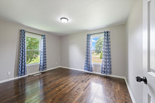 704 Redwood Cir, Columbia, TN 38401