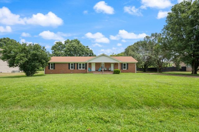 704 Redwood Cir, Columbia, TN 38401