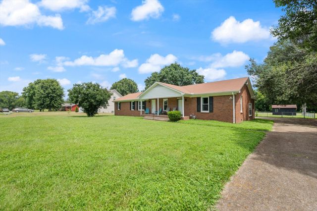 704 Redwood Cir, Columbia, TN 38401