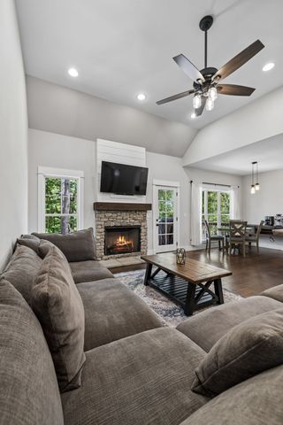 1151 Harmon Springs Rd, Dickson, TN 37055