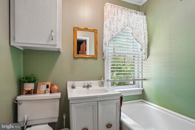 361 N DEMOCRAT RD, Gibbstown, NJ 08027