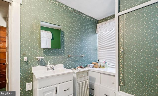 361 N DEMOCRAT RD, Gibbstown, NJ 08027