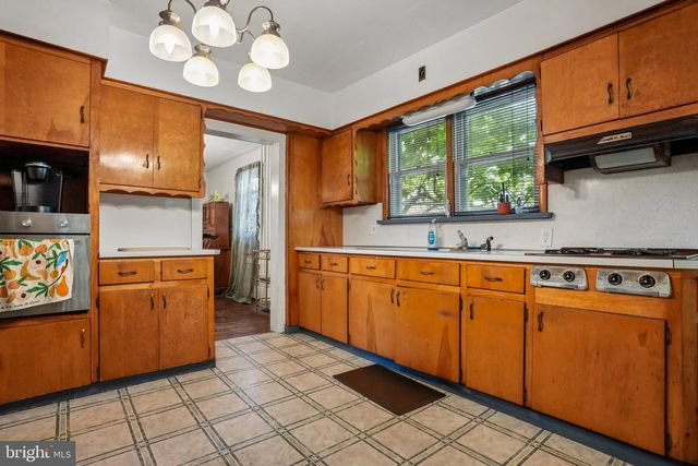 361 N DEMOCRAT RD, Gibbstown, NJ 08027