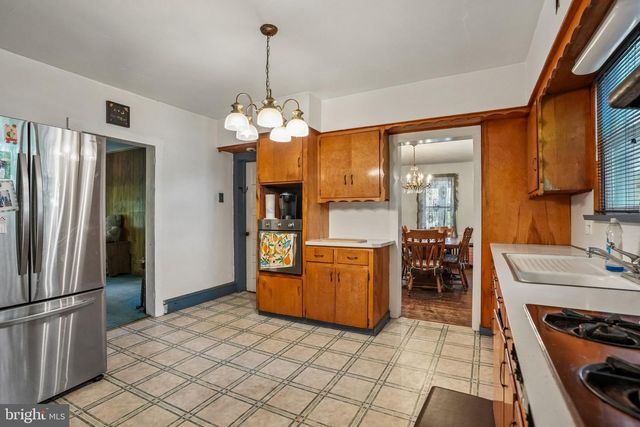 361 N DEMOCRAT RD, Gibbstown, NJ 08027