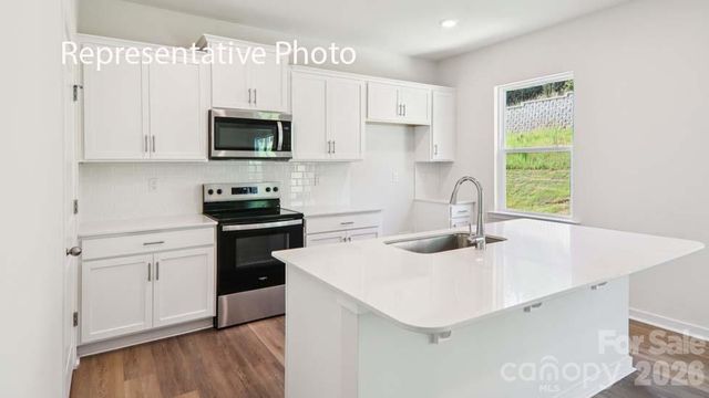 600 17th Avenue Drive NE, Hickory, NC 28601