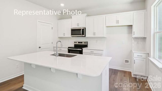 600 17th Avenue Drive NE, Hickory, NC 28601