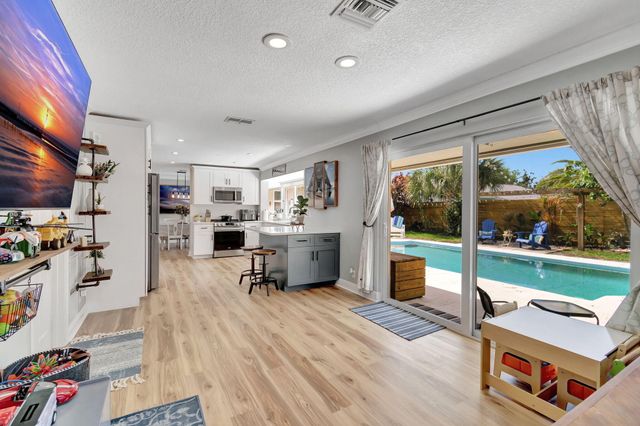 1066 SW 25TH Way, Boynton Beach, FL 33426