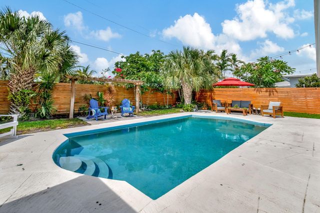 1066 SW 25TH Way, Boynton Beach, FL 33426