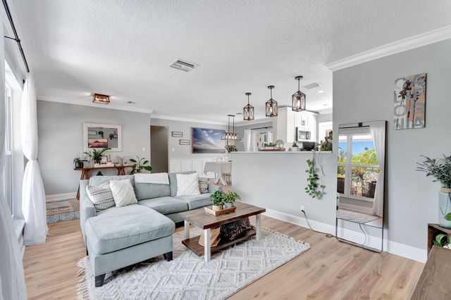 1066 SW 25TH Way, Boynton Beach, FL 33426