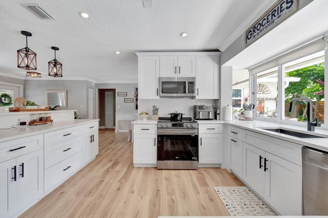 1066 SW 25TH Way, Boynton Beach, FL 33426