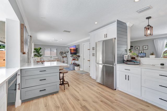 1066 SW 25TH Way, Boynton Beach, FL 33426