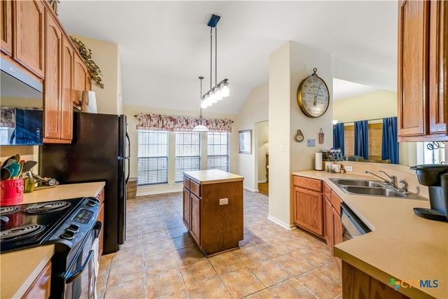 330 Macon Creek, Victoria, TX 77901