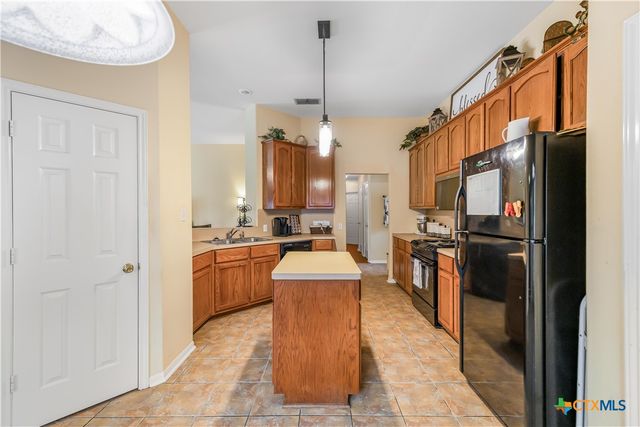 330 Macon Creek, Victoria, TX 77901