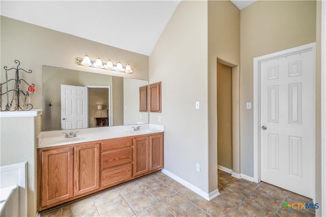 330 Macon Creek, Victoria, TX 77901