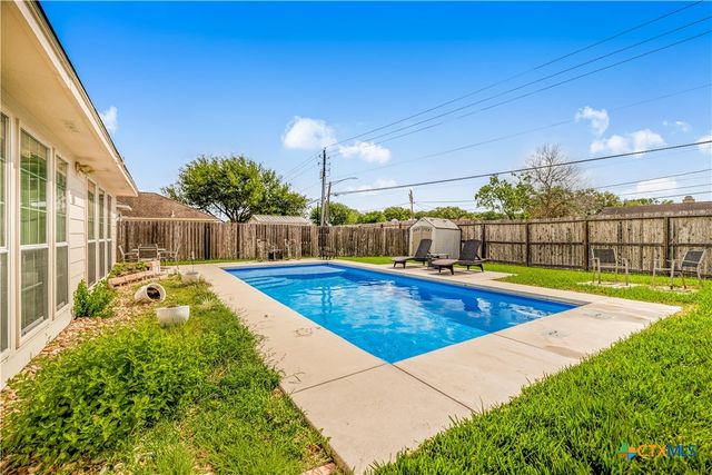 330 Macon Creek, Victoria, TX 77901