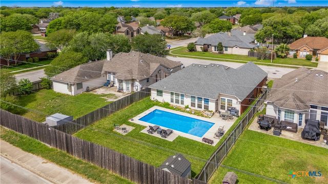 330 Macon Creek, Victoria, TX 77901