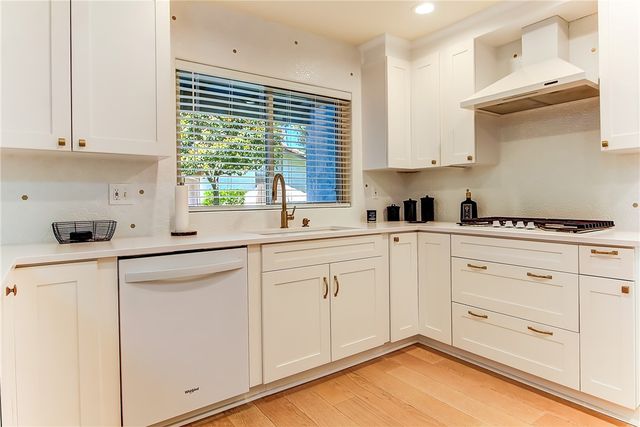 732 Via Zapata, Riverside, CA 92507