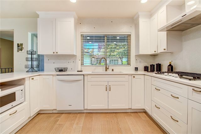 732 Via Zapata, Riverside, CA 92507