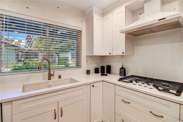 732 Via Zapata, Riverside, CA 92507
