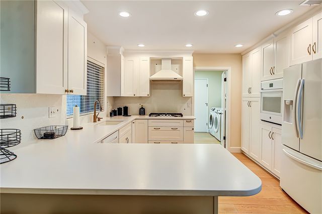732 Via Zapata, Riverside, CA 92507