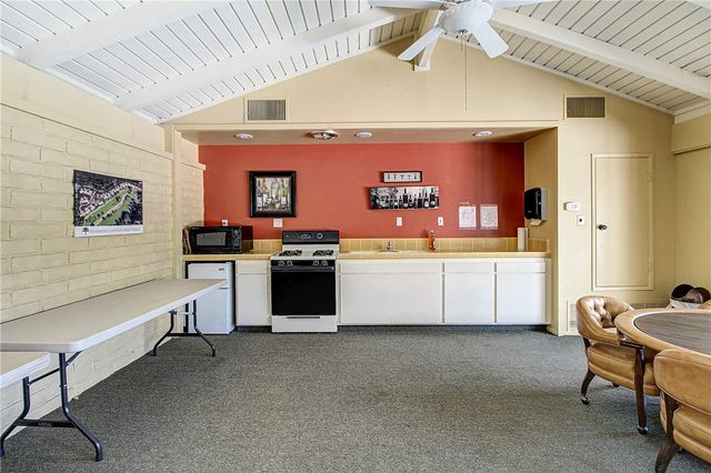 732 Via Zapata, Riverside, CA 92507