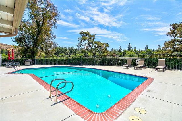 732 Via Zapata, Riverside, CA 92507