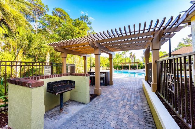 737 CREST PINES DRIVE 612, Orlando, FL 32828